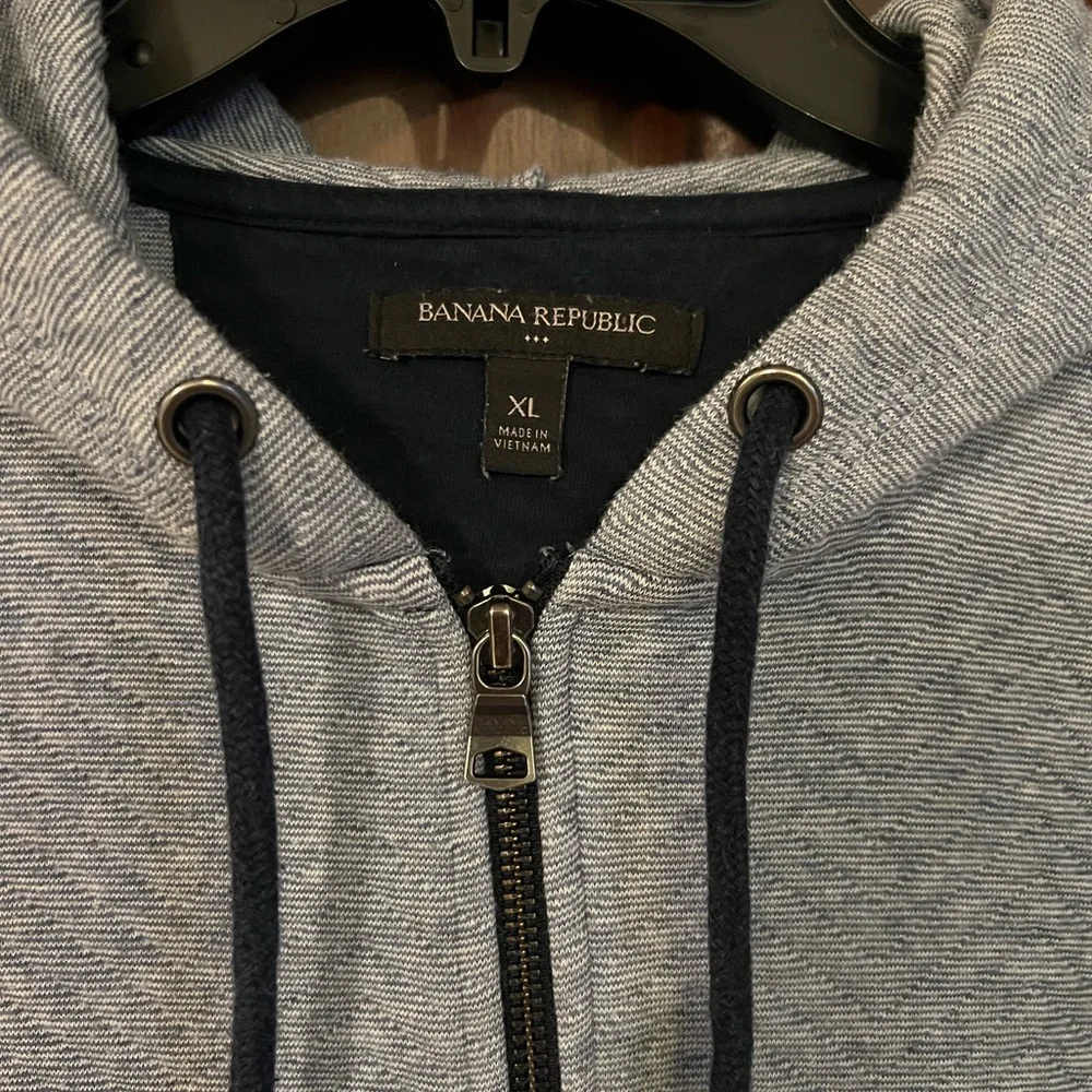 Banana Republic Men's Heather Gray Zip-Up Hoodie - Picture 2 of 4